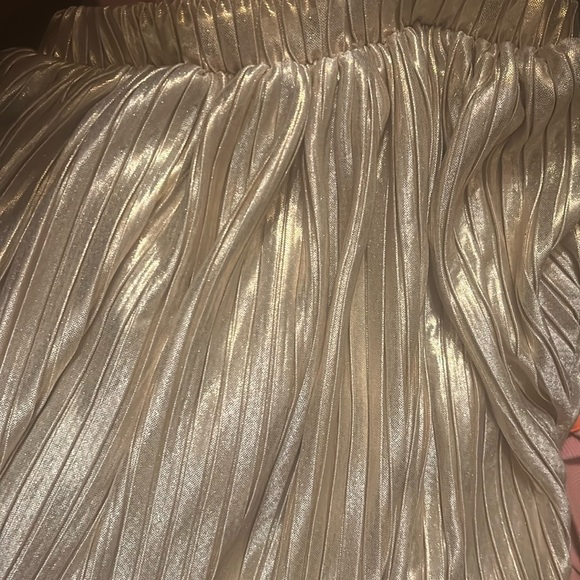 H& M Metallic pleated skirt gold w silvery undertones Sz m/sm - Picture 2 of 7
